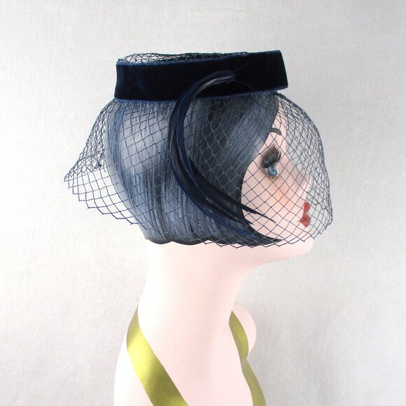 Birds Nest Hat Vintage 1960 Navy Blue Velvet Net and Feathers - Picture 2 of 3